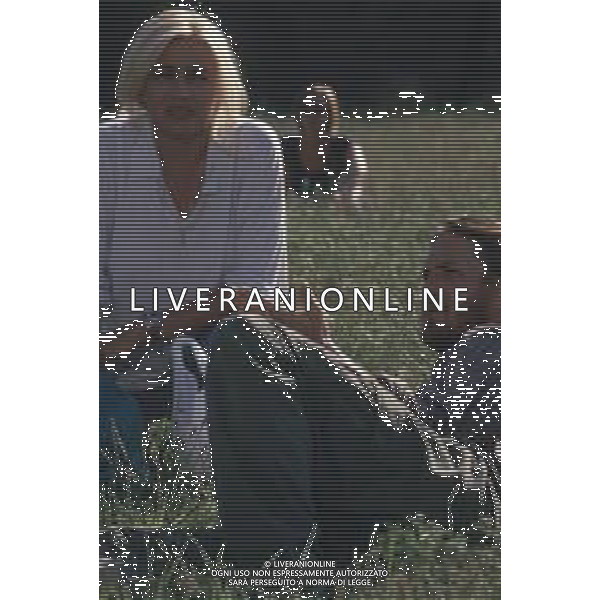 DIAP-RETROSPETTIVA MARA VENIER ATTIRCE E PRESENTATRICE TELEVISIVA NELLA FOTO MARA VENIER CON TOBIAS HOESL SUL SET DEL FILM“IL GOAL DI MARTIN PESCATORE “NELL\'ANNO 1997 AG ALDO LIVERANI SAS