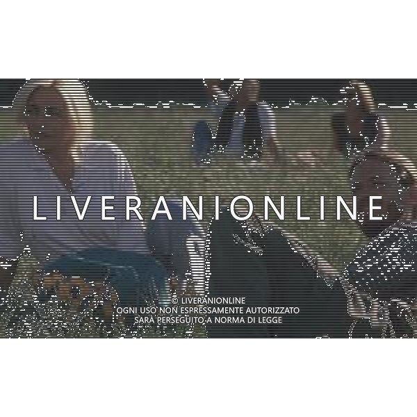 DIAP-RETROSPETTIVA MARA VENIER ATTIRCE E PRESENTATRICE TELEVISIVA NELLA FOTO MARA VENIER CON TOBIAS HOESL SUL SET DEL FILM“IL GOAL DI MARTIN PESCATORE “NELL\'ANNO 1997 AG ALDO LIVERANI SAS