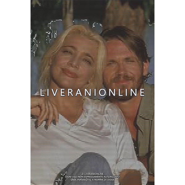 DIAP-RETROSPETTIVA MARA VENIER ATTIRCE E PRESENTATRICE TELEVISIVA NELLA FOTO MARA VENIER CON TOBIAS HOESL SUL SET DEL FILM“IL GOAL DI MARTIN PESCATORE “NELL\'ANNO 1997 AG ALDO LIVERANI SAS
