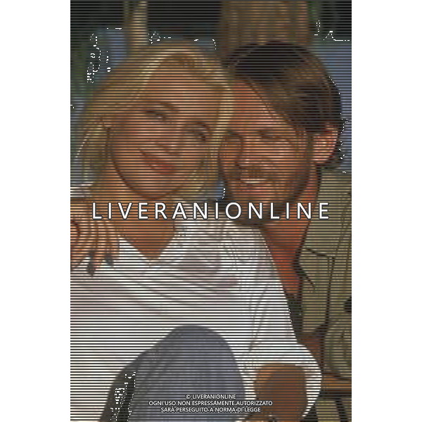 DIAP-RETROSPETTIVA MARA VENIER ATTIRCE E PRESENTATRICE TELEVISIVA NELLA FOTO MARA VENIER CON TOBIAS HOESL SUL SET DEL FILM“IL GOAL DI MARTIN PESCATORE “NELL\'ANNO 1997 AG ALDO LIVERANI SAS