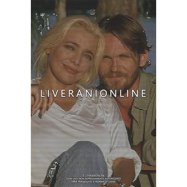 DIAP-RETROSPETTIVA MARA VENIER ATTIRCE E PRESENTATRICE TELEVISIVA NELLA FOTO MARA VENIER CON TOBIAS HOESL SUL SET DEL FILM“IL GOAL DI MARTIN PESCATORE “NELL\'ANNO 1997 AG ALDO LIVERANI SAS