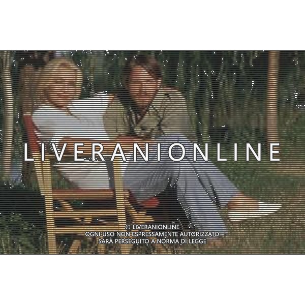 DIAP-RETROSPETTIVA MARA VENIER ATTIRCE E PRESENTATRICE TELEVISIVA NELLA FOTO MARA VENIER CON TOBIAS HOESL SUL SET DEL FILM“IL GOAL DI MARTIN PESCATORE “NELL\'ANNO 1997 AG ALDO LIVERANI SAS