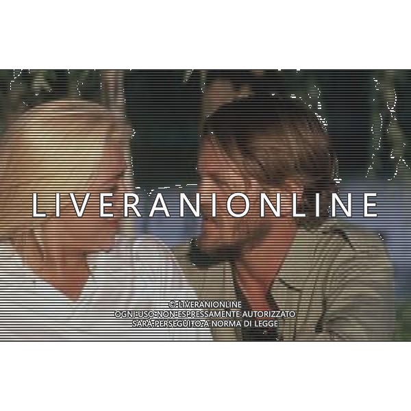 DIAP-RETROSPETTIVA MARA VENIER ATTIRCE E PRESENTATRICE TELEVISIVA NELLA FOTO MARA VENIER CON TOBIAS HOESL SUL SET DEL FILM“IL GOAL DI MARTIN PESCATORE “NELL\'ANNO 1997 AG ALDO LIVERANI SAS