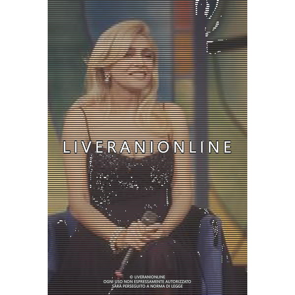 DIAP-RETROSPETTIVA MARA VENIER PRESENTATRICE TELEVISIVA E ATTRICE NELLA FOTO MARA VENIER A SANREMO PER IL DOPO FESTIVAL DELLA CANZONE ITALIANA NELL\'ANNO 1995 AG ALDO LIVERANI SAS