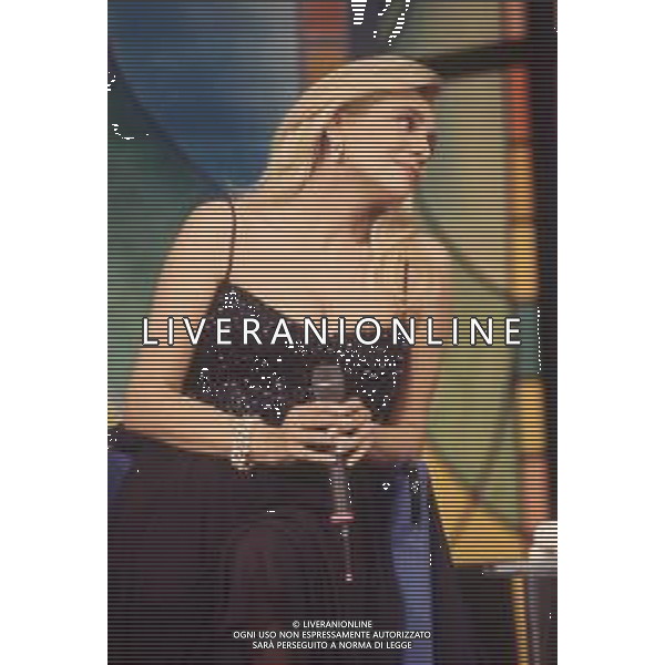DIAP-RETROSPETTIVA MARA VENIER PRESENTATRICE TELEVISIVA E ATTRICE NELLA FOTO MARA VENIER A SANREMO PER IL DOPO FESTIVAL DELLA CANZONE ITALIANA NELL\'ANNO 1995 AG ALDO LIVERANI SAS