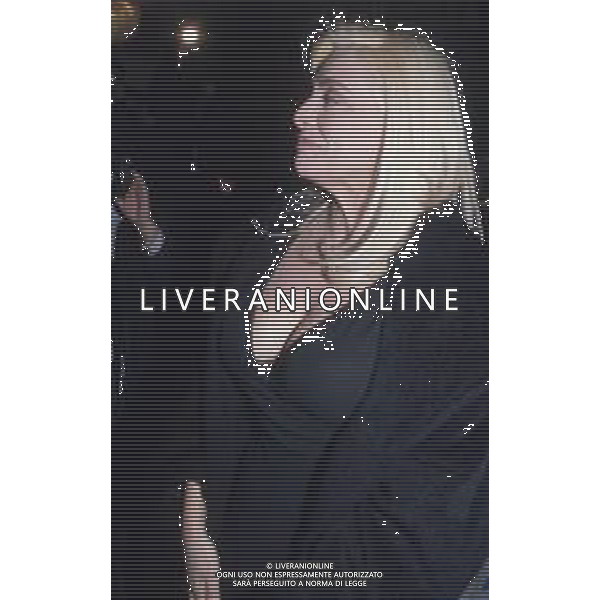 DIAP-RETROSPETTIVA MARA VENIER PRESENTATRICE TELEVISIVA E ATTRICE NELLA FOTO MARA VENIER A SANREMO PER IL DOPO FESTIVAL DELLA CANZONE ITALIANA NELL\'ANNO 1995 AG ALDO LIVERANI SAS