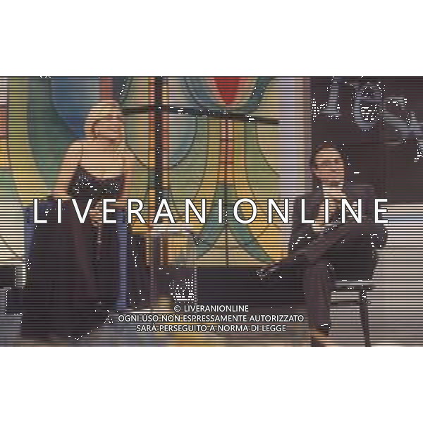 DIAP-RETROSPETTIVA MARA VENIER PRESENTATRICE TELEVISIVA E ATTRICE NELLA FOTO MARA VENIER CON PIPPO BAUDO A SANREMO PER IL DOPO FESTIVAL DELLA CANZONE ITALIANA NELL\'ANNO 1995 AG ALDO LIVERANI SAS