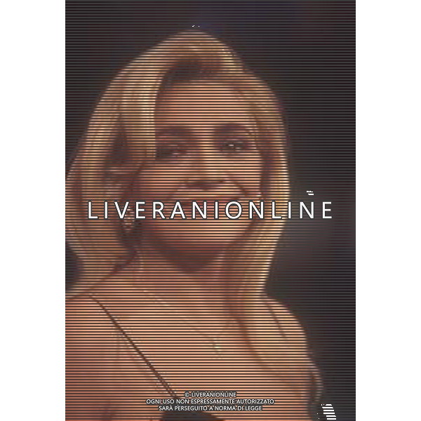 DIAP-RETROSPETTIVA MARA VENIER PRESENTATRICE TELEVISIVA E ATTRICE NELLA FOTO MARA VENIER A SANREMO PER IL DOPO FESTIVAL DELLA CANZONE ITALIANA NELL\'ANNO 1995 AG ALDO LIVERANI SAS