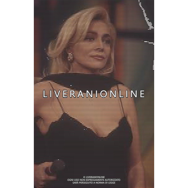 DIAP-RETROSPETTIVA MARA VENIER PRESENTATRICE TELEVISIVA E ATTRICE NELLA FOTO MARA VENIER A SANREMO PER IL DOPO FESTIVAL DELLA CANZONE ITALIANA NELL\'ANNO 1995 AG ALDO LIVERANI SAS