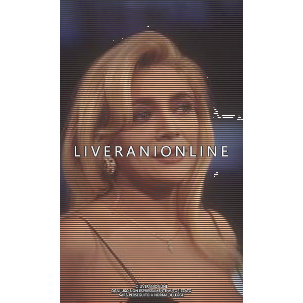 DIAP-RETROSPETTIVA MARA VENIER PRESENTATRICE TELEVISIVA E ATTRICE NELLA FOTO MARA VENIER A SANREMO PER IL DOPO FESTIVAL DELLA CANZONE ITALIANA NELL\'ANNO 1995 AG ALDO LIVERANI SAS