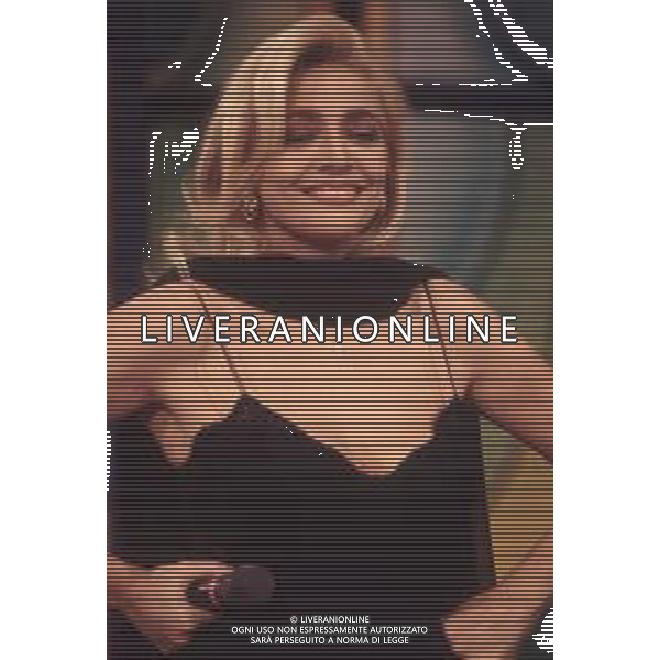 DIAP-RETROSPETTIVA MARA VENIER PRESENTATRICE TELEVISIVA E ATTRICE NELLA FOTO MARA VENIER A SANREMO PER IL DOPO FESTIVAL DELLA CANZONE ITALIANA NELL\'ANNO 1995 AG ALDO LIVERANI SAS