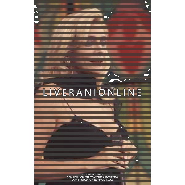DIAP-RETROSPETTIVA MARA VENIER PRESENTATRICE TELEVISIVA E ATTRICE NELLA FOTO MARA VENIER A SANREMO PER IL DOPO FESTIVAL DELLA CANZONE ITALIANA NELL\'ANNO 1995 AG ALDO LIVERANI SAS
