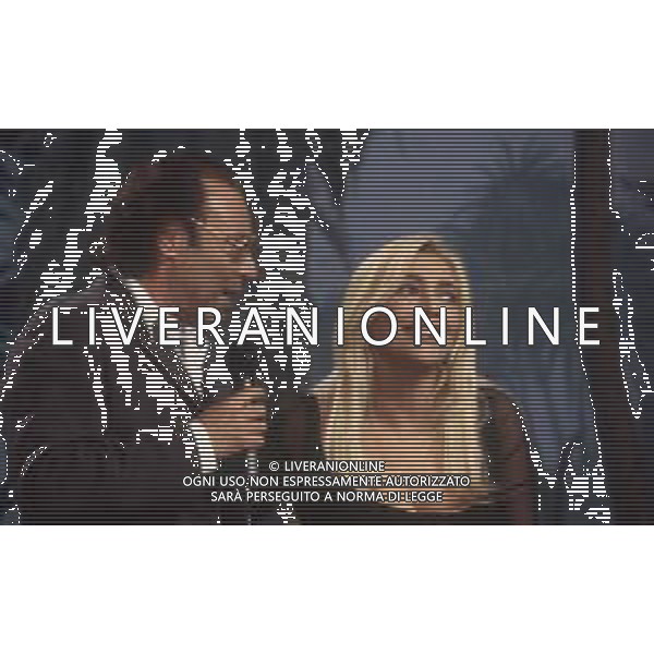 DIAP-RETROSPETTIVA MARA VENIER PRESENTATRICE TELEVISIVA E ATTRICE NELLA FOTO MARA VENIER CON ANTONELLO VENDITTI A SANREMO PER IL DOPO FESTIVAL DELLA CANZONE ITALIANA NELL\'ANNO 1995 AG ALDO LIVERANI SAS