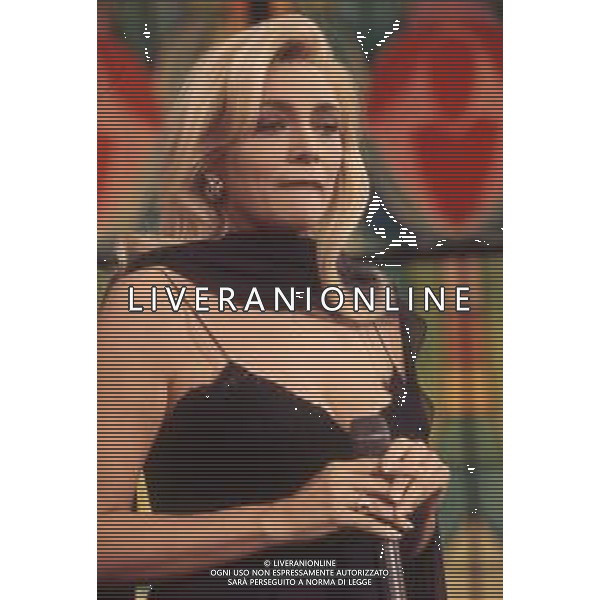 DIAP-RETROSPETTIVA MARA VENIER PRESENTATRICE TELEVISIVA E ATTRICE NELLA FOTO MARA VENIER A SANREMO PER IL DOPO FESTIVAL DELLA CANZONE ITALIANA NELL\'ANNO 1995 AG ALDO LIVERANI SAS