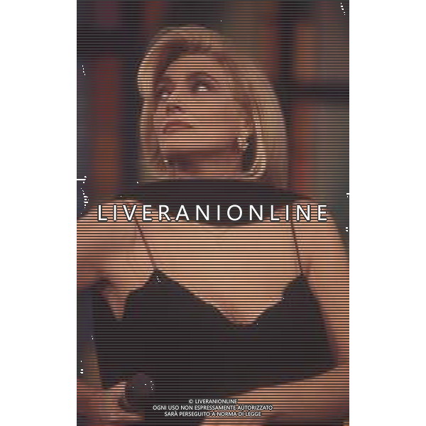 DIAP-RETROSPETTIVA MARA VENIER PRESENTATRICE TELEVISIVA E ATTRICE NELLA FOTO MARA VENIER A SANREMO PER IL DOPO FESTIVAL DELLA CANZONE ITALIANA NELL\'ANNO 1995 AG ALDO LIVERANI SAS