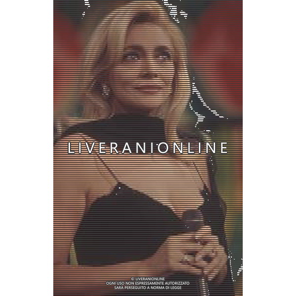 DIAP-RETROSPETTIVA MARA VENIER PRESENTATRICE TELEVISIVA E ATTRICE NELLA FOTO MARA VENIER A SANREMO PER IL DOPO FESTIVAL DELLA CANZONE ITALIANA NELL\'ANNO 1995 AG ALDO LIVERANI SAS