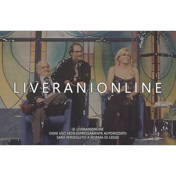 DIAP-RETROSPETTIVA MARA VENIER PRESENTATRICE TELEVISIVA E ATTRICE NELLA FOTO MARA VENIER CON SANDRO CIOTTI E ROCCO D\'AGOSTINO A SANREMO PER IL DOPO FESTIVAL DELLA CANZONE ITALIANA NELL\'ANNO 1995 AG ALDO LIVERANI SAS