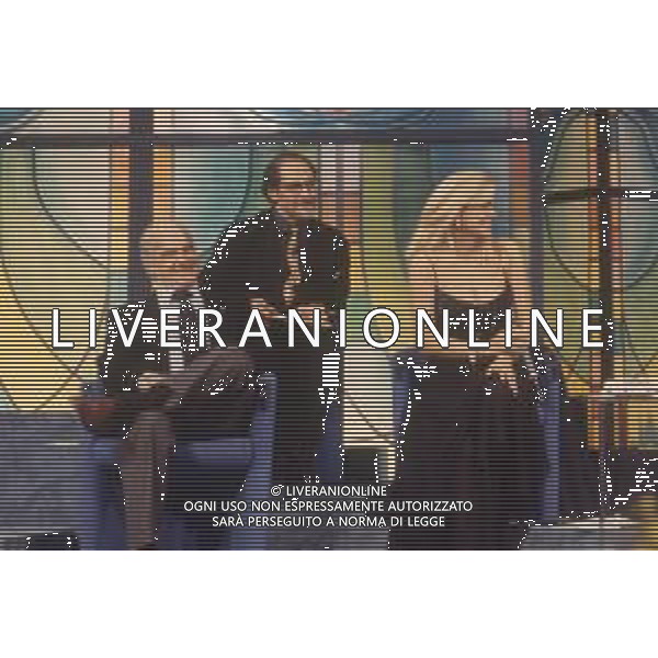 DIAP-RETROSPETTIVA MARA VENIER PRESENTATRICE TELEVISIVA E ATTRICE NELLA FOTO MARA VENIER CON SANDRO CIOTTI E ROCCO D\'AGOSTINO A SANREMO PER IL DOPO FESTIVAL DELLA CANZONE ITALIANA NELL\'ANNO 1995 AG ALDO LIVERANI SAS