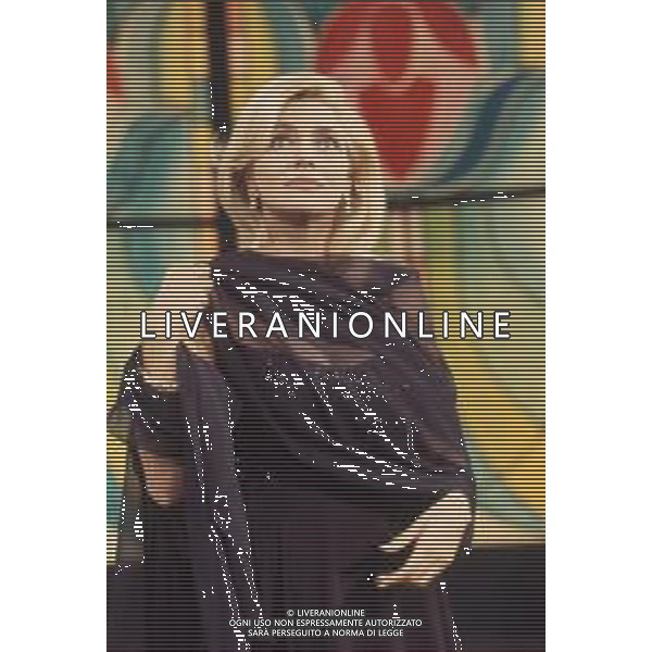 DIAP-RETROSPETTIVA MARA VENIER PRESENTATRICE TELEVISIVA E ATTRICE NELLA FOTO MARA VENIER A SANREMO PER IL DOPO FESTIVAL DELLA CANZONE ITALIANA NELL\'ANNO 1995 AG ALDO LIVERANI SAS