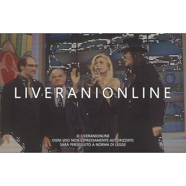 DIAP-RETROSPETTIVA MARA VENIER PRESENTATRICE TELEVISIVA E ATTRICE NELLA FOTO MARA VENIER CON ROCCO D\'AGOSTINO-SANDRO CIOTTI E RENATO ZERO A SANREMO PER IL DOPO FESTIVAL DELLA CANZONE ITALIANA NELL\'ANNO 1995 AG ALDO LIVERANI SAS
