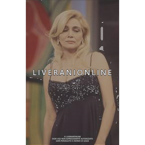 DIAP-RETROSPETTIVA MARA VENIER PRESENTATRICE TELEVISIVA E ATTRICE NELLA FOTO MARA VENIER A SANREMO PER IL DOPO FESTIVAL DELLA CANZONE ITALIANA NELL\'ANNO 1995 AG ALDO LIVERANI SAS