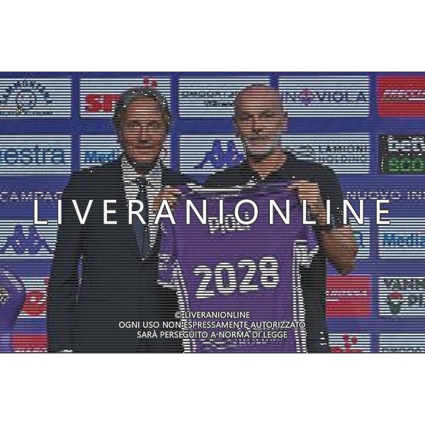 TVLS - Presentazione nuovo allenatore Fiorentina Stefano Pioli, Viola Park Firenze 16.07.2025 nella foto Alessandro Ferrari e Stefano Pioli ©TVLS Lisa Guglielmi / Agenzia Aldo Liverani Sas- AGENZIA ALDO LIVERANI SAS