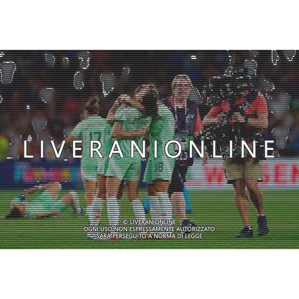TVEM July 16, 2025 Geneva, Switzerland - Norway vs Italy - Women\'s UEFA Euro 2025 - Stade de Geneve. In the pic: Cristiana Girelli of Italy celebrates the victory with Barbara Bonansea of Italy and Arianna Caruso of Italy ©TVEM Emmanuele Mastrodonato - AGENZIA ALDO LIVERANI SAS