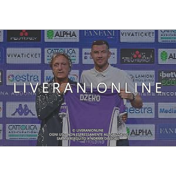 TVLS - Presentazione Edin Dzeko, Viola Park Firenze 17.07.2025 nella foto Alessandro Ferrari e Edin Dzeko ©TVLS Lisa Guglielmi / Agenzia Aldo Liverani Sas- AGENZIA ALDO LIVERANI SAS