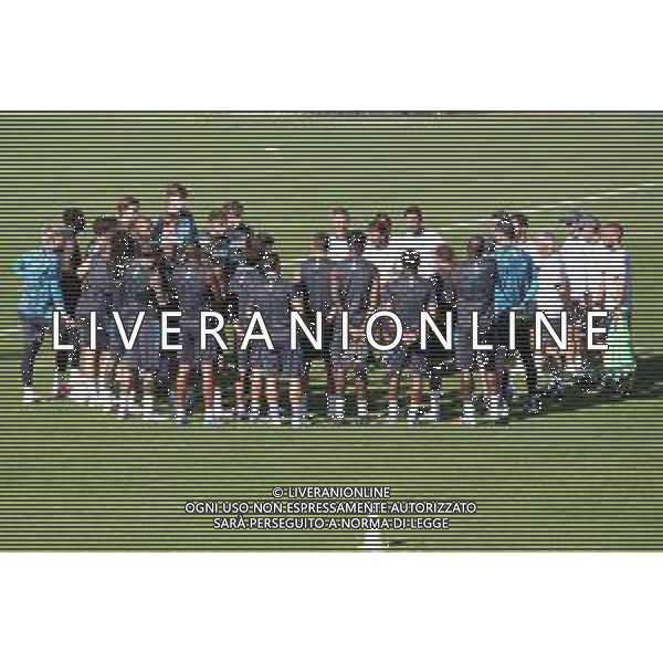 DIMARO 17.07.2025 RITIRO PRECAMPIONATO NAPOLI PRIMO ALLENAMENTO NELLA FOTO: ANTONIO CONTE PARLA CON LA SQUADRA FOTO MOSCA/AG. ALDO LIVERANI- AGENZIA ALDO LIVERANI SAS