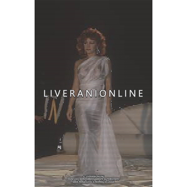 DIAP-RETROSPETTIVA CARMEN RUSSO ATTRICE E BALLERINA NELLA FOTO CARMEN RUSSO NELL\'ANNO 1984 NELLA TRASMISSIONE TELEVISIVA “ DRIVE IN“ AG ALDO LIVERANI SAS 