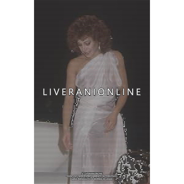 DIAP-RETROSPETTIVA CARMEN RUSSO ATTRICE E BALLERINA NELLA FOTO CARMEN RUSSO NELL\'ANNO 1984 NELLA TRASMISSIONE TELEVISIVA “ DRIVE IN“ AG ALDO LIVERANI SAS 