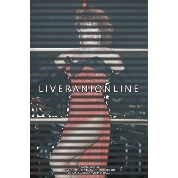 DIAP-RETROSPETTIVA CARMEN RUSSO ATTRICE E BALLERINA NELLA FOTO CARMEN RUSSO NELL\'ANNO 1984 NELLA TRASMISSIONE TELEVISIVA “ DRIVE IN“ AG ALDO LIVERANI SAS 