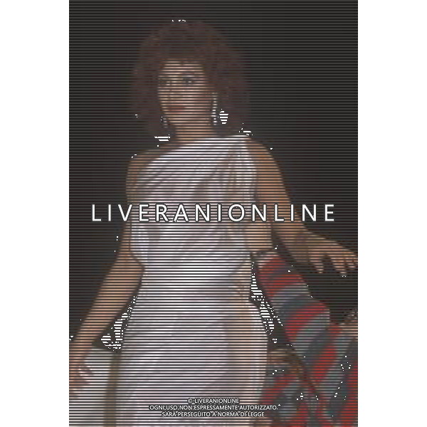 DIAP-RETROSPETTIVA CARMEN RUSSO ATTRICE E BALLERINA NELLA FOTO CARMEN RUSSO NELL\'ANNO 1984 NELLA TRASMISSIONE TELEVISIVA “ DRIVE IN“ AG ALDO LIVERANI SAS 