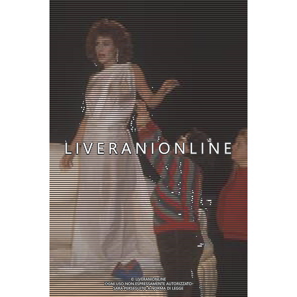 DIAP-RETROSPETTIVA CARMEN RUSSO ATTRICE E BALLERINA NELLA FOTO CARMEN RUSSO NELL\'ANNO 1984 NELLA TRASMISSIONE TELEVISIVA “ DRIVE IN“ AG ALDO LIVERANI SAS 