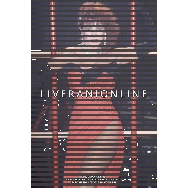 DIAP-RETROSPETTIVA CARMEN RUSSO ATTRICE E BALLERINA NELLA FOTO CARMEN RUSSO NELL\'ANNO 1984 NELLA TRASMISSIONE TELEVISIVA “ DRIVE IN“ AG ALDO LIVERANI SAS 