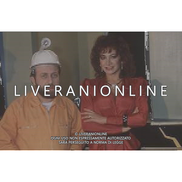 DIAP-RETROSPETTIVA CARMEN RUSSO ATTRICE E BALLERINA NELLA FOTO CARMEN RUSSO CON ENRICO BERUSCHI NELL\'ANNO 1984 NELLA TRASMISSIONE TELEVISIVA “ DRIVE IN“  AG ALDO LIVERANI SAS