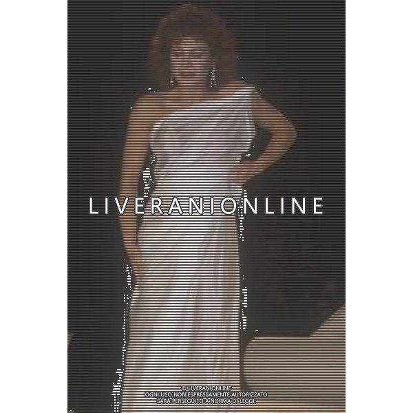 DIAP-RETROSPETTIVA CARMEN RUSSO ATTRICE E BALLERINA NELLA FOTO CARMEN RUSSO NELL\'ANNO 1984 NELLA TRASMISSIONE TELEVISIVA “ DRIVE IN“ AG ALDO LIVERANI SAS 