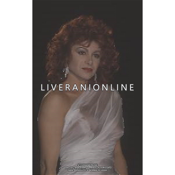 DIAP-RETROSPETTIVA CARMEN RUSSO ATTRICE E BALLERINA NELLA FOTO CARMEN RUSSO NELL\'ANNO 1984 NELLA TRASMISSIONE TELEVISIVA “ DRIVE IN“ AG ALDO LIVERANI SAS 