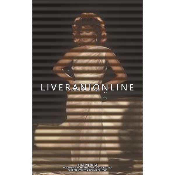 DIAP-RETROSPETTIVA CARMEN RUSSO ATTRICE E BALLERINA NELLA FOTO CARMEN RUSSO NELL\'ANNO 1984 NELLA TRASMISSIONE TELEVISIVA “ DRIVE IN“ AG ALDO LIVERANI SAS 