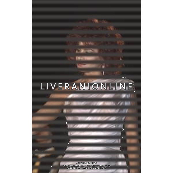 DIAP-RETROSPETTIVA CARMEN RUSSO ATTRICE E BALLERINA NELLA FOTO CARMEN RUSSO NELL\'ANNO 1984 NELLA TRASMISSIONE TELEVISIVA “ DRIVE IN“ AG ALDO LIVERANI SAS 