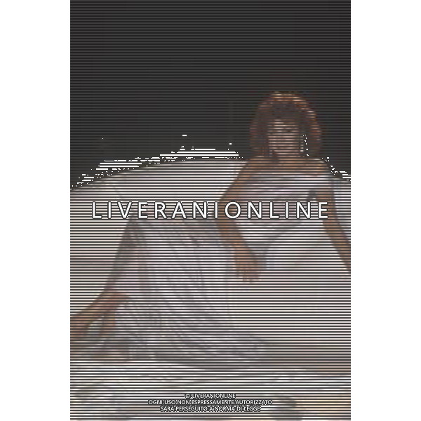 DIAP-RETROSPETTIVA CARMEN RUSSO ATTRICE E BALLERINA NELLA FOTO CARMEN RUSSO NELL\'ANNO 1984 NELLA TRASMISSIONE TELEVISIVA “ DRIVE IN“ AG ALDO LIVERANI SAS 