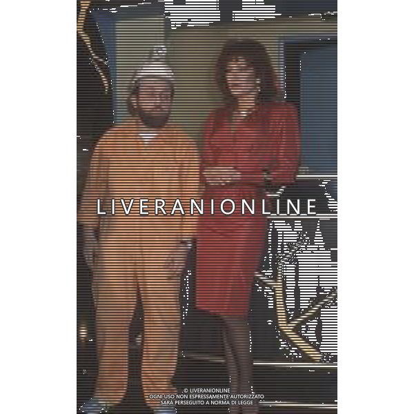 DIAP-RETROSPETTIVA CARMEN RUSSO ATTRICE E BALLERINA NELLA FOTO CARMEN RUSSO CON ENRICO BERUSCHI NELL\'ANNO 1984 NELLA TRASMISSIONE TELEVISIVA “ DRIVE IN“  AG ALDO LIVERANI SAS