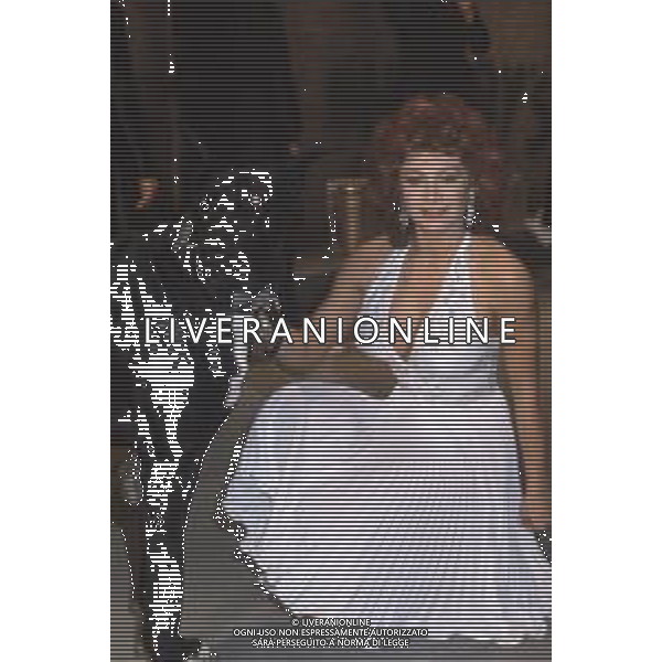 DIAP-RETROSPETTIVA CARMEN RUSSO ATTRICE E BALLERINA NELLA FOTO CARMEN RUSSO NELL\'ANNO 1984 NELLA TRASMISSIONE TELEVISIVA “ DRIVE IN“ AG ALDO LIVERANI SAS 