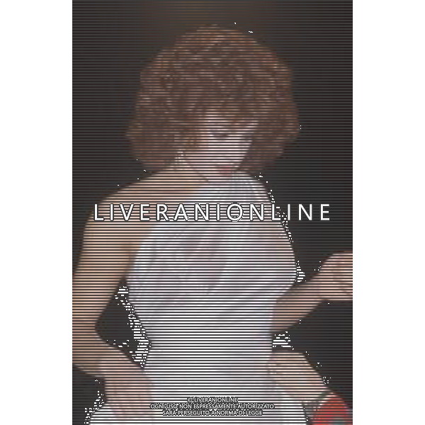 DIAP-RETROSPETTIVA CARMEN RUSSO ATTRICE E BALLERINA NELLA FOTO CARMEN RUSSO NELL\'ANNO 1984 NELLA TRASMISSIONE TELEVISIVA “ DRIVE IN“ AG ALDO LIVERANI SAS 