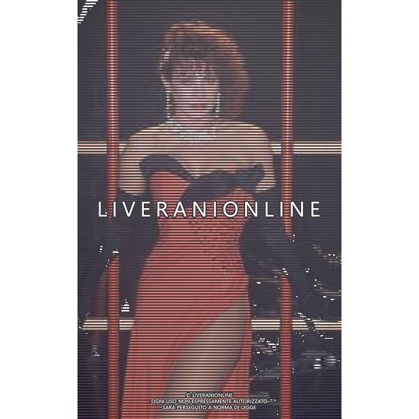 DIAP-RETROSPETTIVA CARMEN RUSSO ATTRICE E BALLERINA NELLA FOTO CARMEN RUSSO NELL\'ANNO 1984 NELLA TRASMISSIONE TELEVISIVA “ DRIVE IN“ AG ALDO LIVERANI SAS 