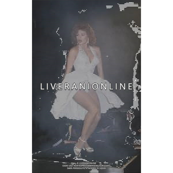 DIAP-RETROSPETTIVA CARMEN RUSSO ATTRICE E BALLERINA NELLA FOTO CARMEN RUSSO NELL\'ANNO 1984 NELLA TRASMISSIONE TELEVISIVA “ DRIVE IN“ AG ALDO LIVERANI SAS 