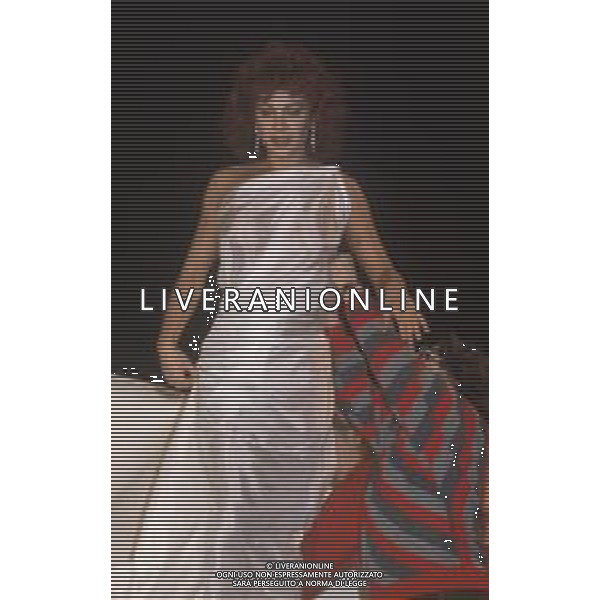 DIAP-RETROSPETTIVA CARMEN RUSSO ATTRICE E BALLERINA NELLA FOTO CARMEN RUSSO NELL\'ANNO 1984 NELLA TRASMISSIONE TELEVISIVA “ DRIVE IN“ AG ALDO LIVERANI SAS 
