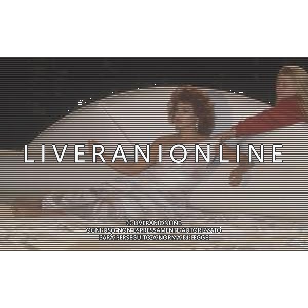 DIAP-RETROSPETTIVA CARMEN RUSSO ATTRICE E BALLERINA NELLA FOTO CARMEN RUSSO NELL\'ANNO 1984 NELLA TRASMISSIONE TELEVISIVA “ DRIVE IN“ AG ALDO LIVERANI SAS 
