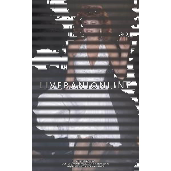 DIAP-RETROSPETTIVA CARMEN RUSSO ATTRICE E BALLERINA NELLA FOTO CARMEN RUSSO NELL\'ANNO 1984 NELLA TRASMISSIONE TELEVISIVA “ DRIVE IN“ AG ALDO LIVERANI SAS 