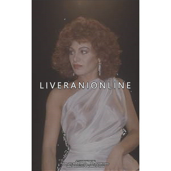 DIAP-RETROSPETTIVA CARMEN RUSSO ATTRICE E BALLERINA NELLA FOTO CARMEN RUSSO NELL\'ANNO 1984 NELLA TRASMISSIONE TELEVISIVA “ DRIVE IN“ AG ALDO LIVERANI SAS 